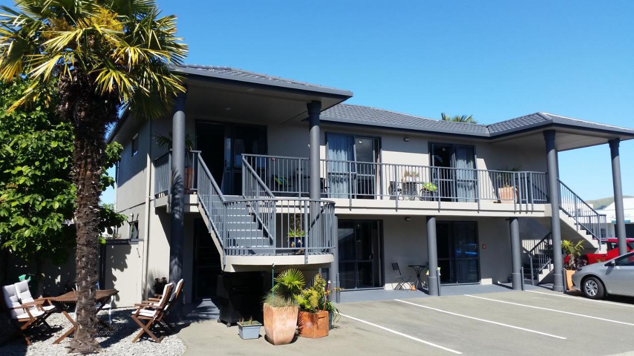Blenheim Palms Motel Esterno foto